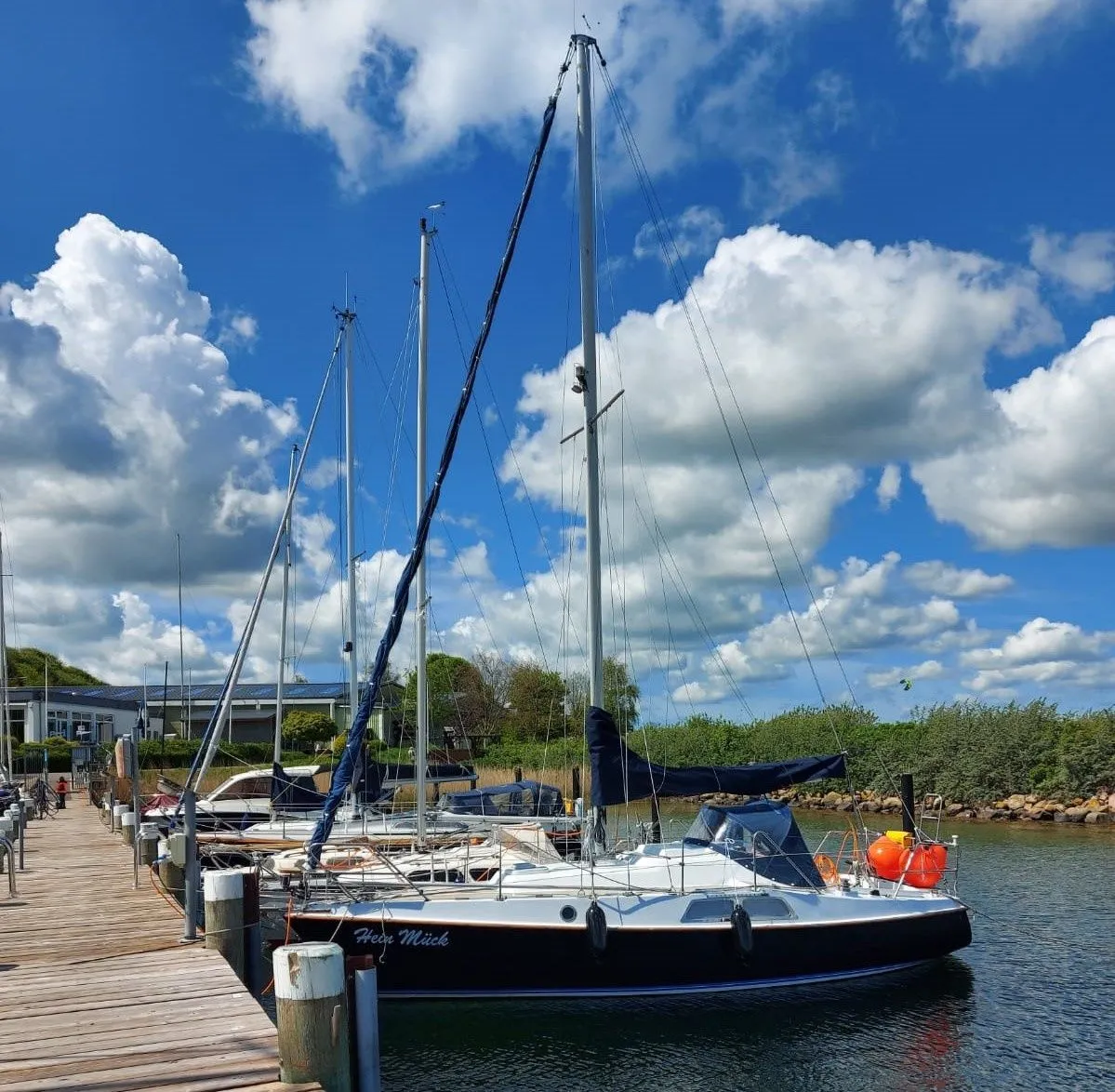 Rent a 8.22m Sailing Yacht Amethyst 27 in Kröslin