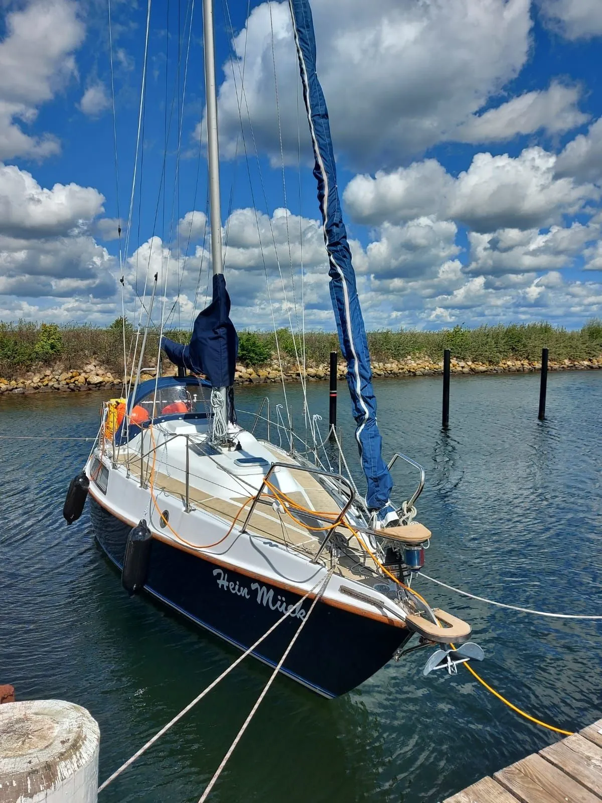 Rent a 8.22m Sailing Yacht Amethyst 27 in Kröslin