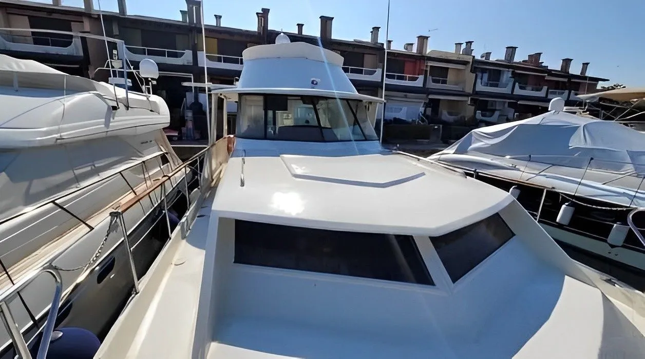 Rent a 13.3m 3 Cabin Motor Yacht in Salamina