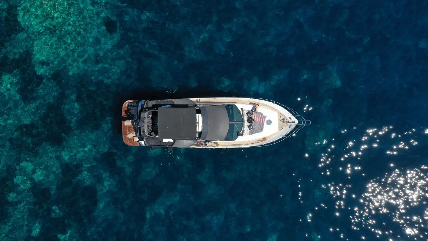 18.5m Hyeres Antago 18 Motor Yacht Hire
