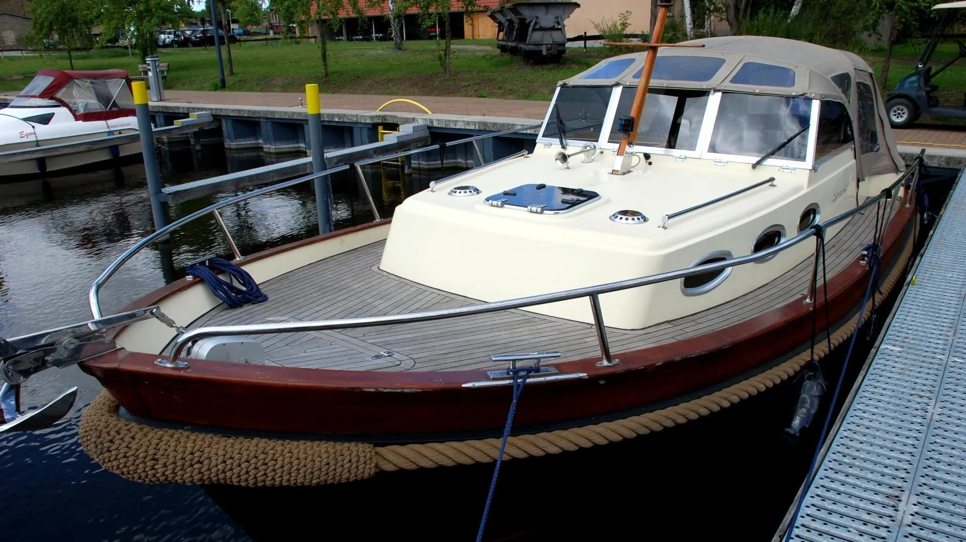 Rent a 8.5m House Boat in Zehdenick