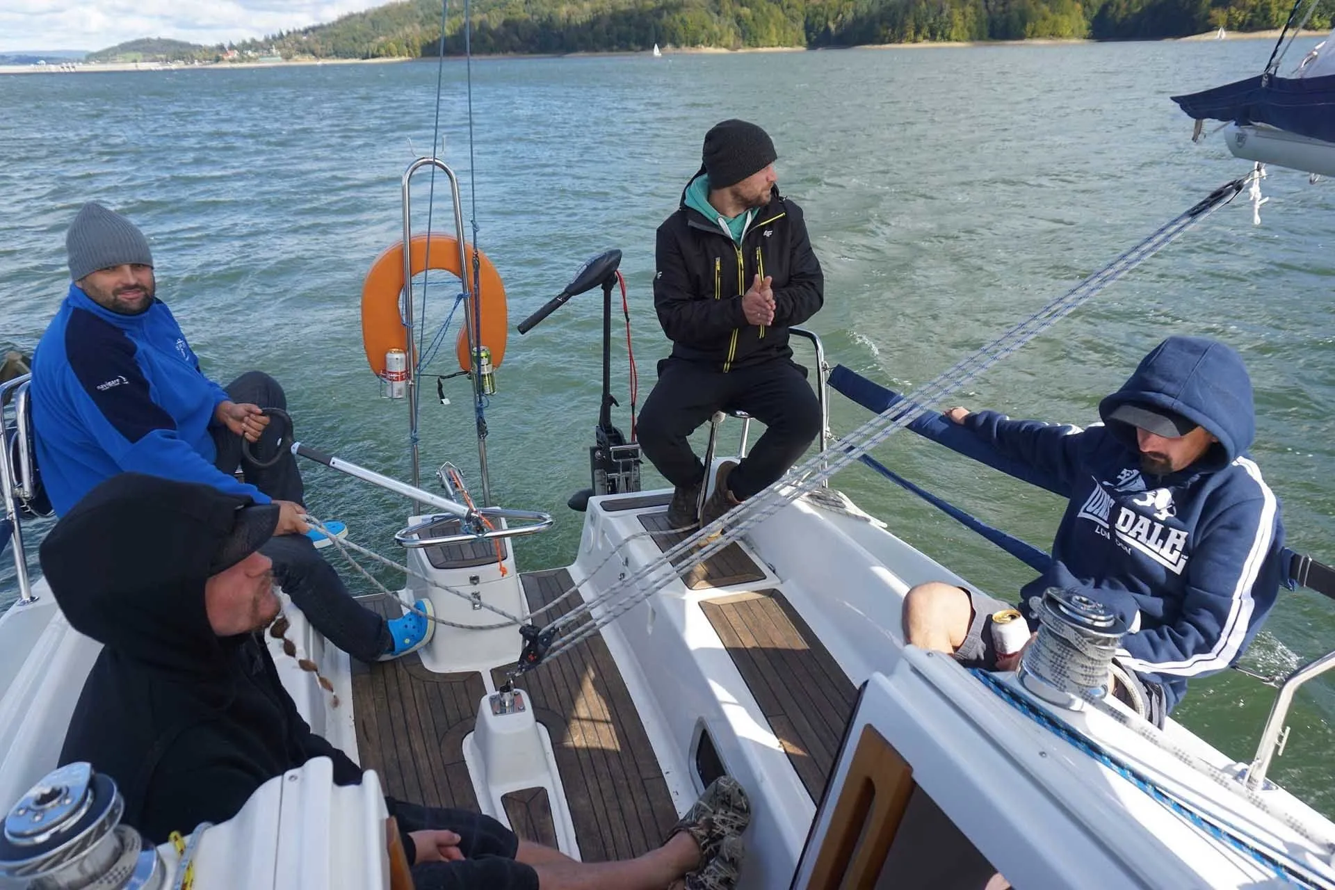 NoName Charter Boat