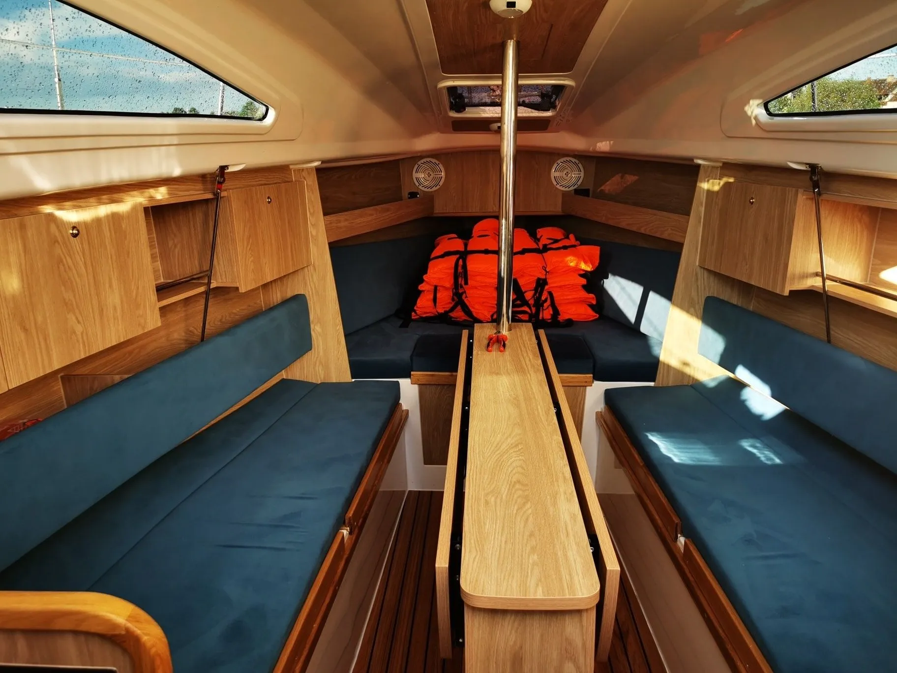 Magni Charter Boat