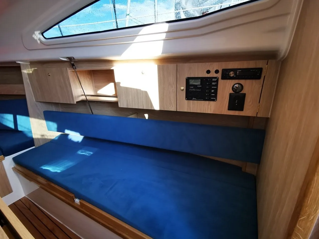 Magni Charter Boat