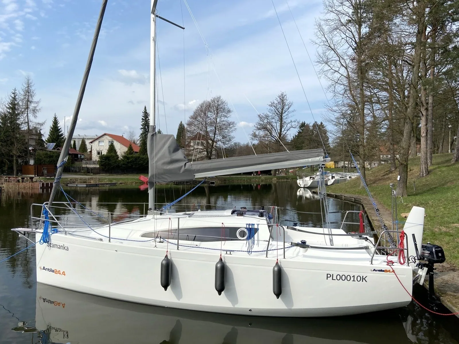 Rent a 8.17m Antila 24.4 Sailing Yacht in Piaski