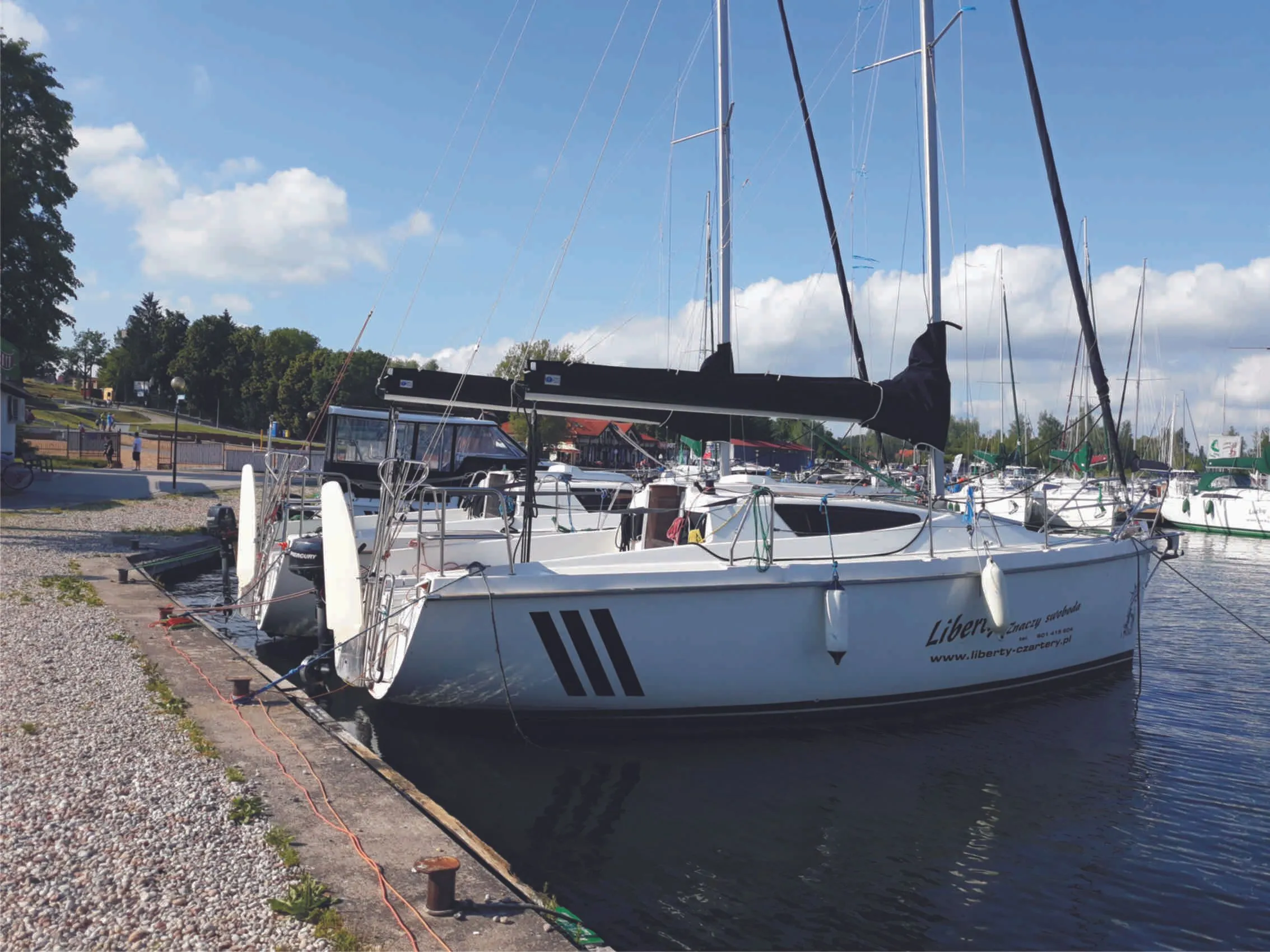 Charter a 7.8m Sailing Yacht in Wilkasy