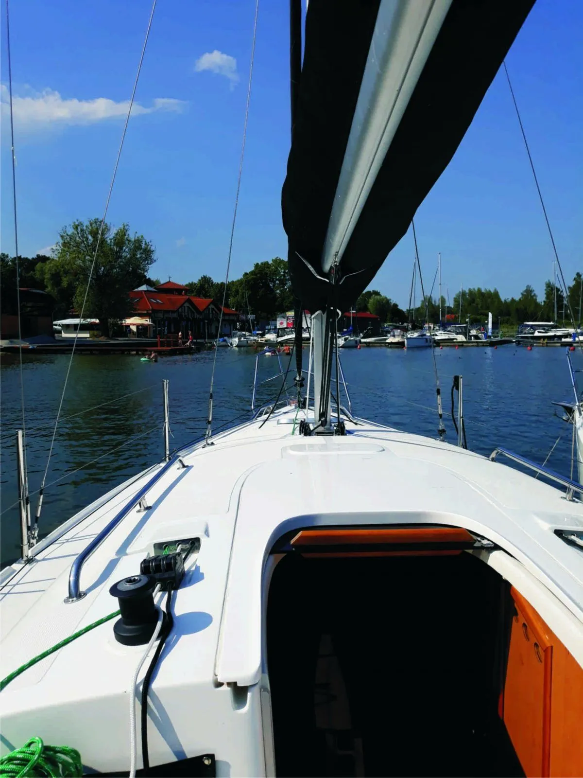Rent a 8.2m Antila 27 Sailing Yacht in Wilkasy