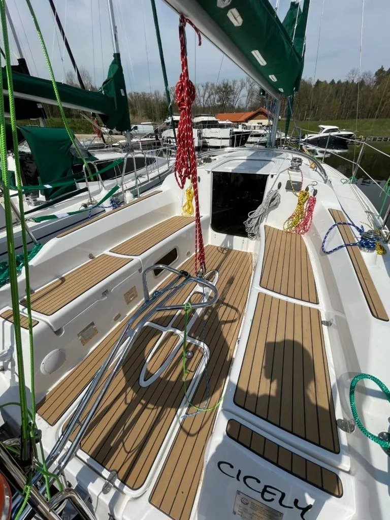 Cicely Mietboot - 5