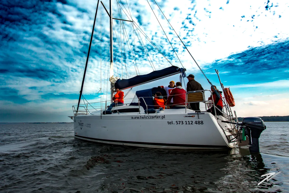Explore Rydzewo on a 8.85m 3 Cabin Sailing Yacht Rental