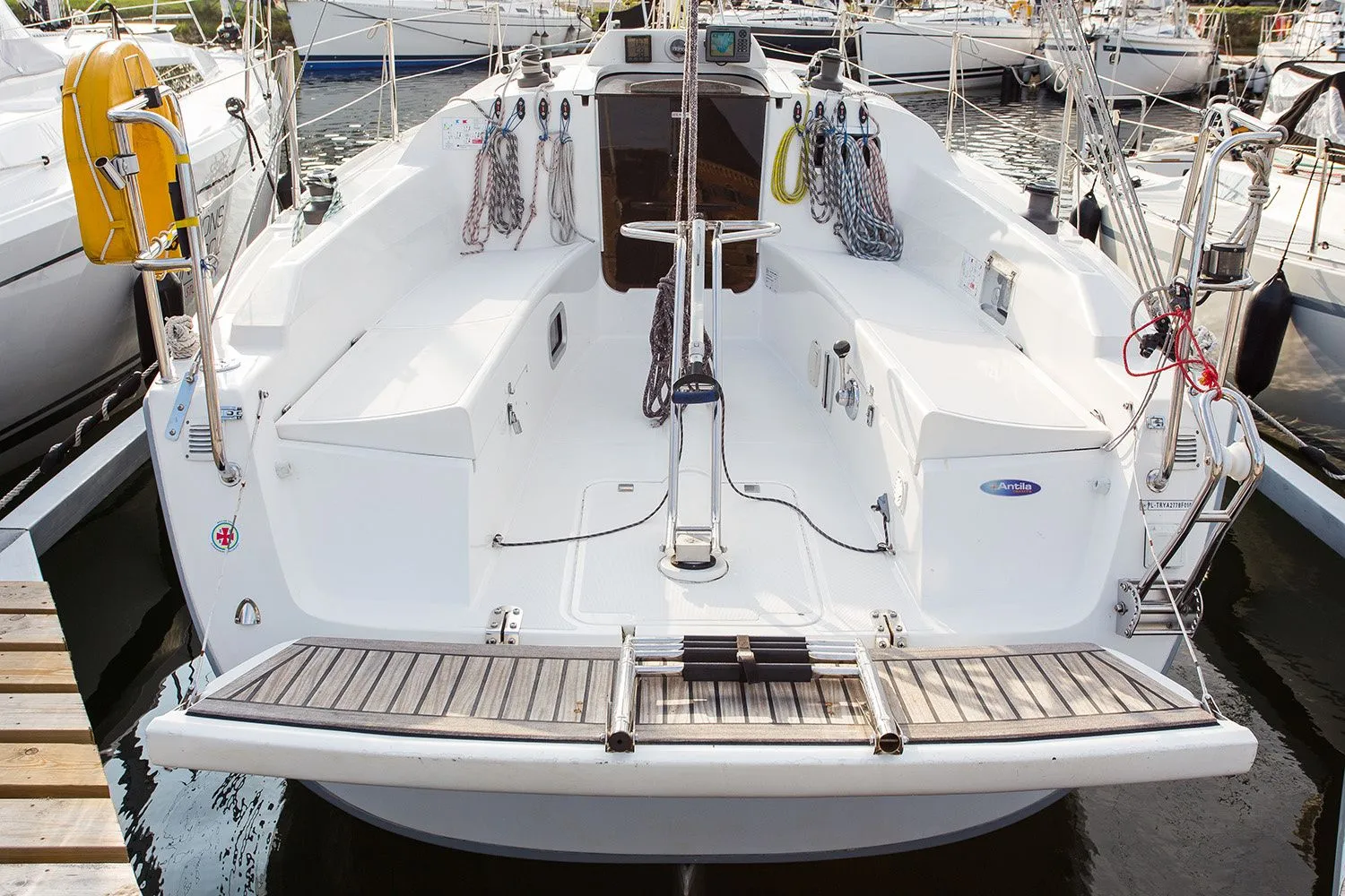 Explore Gustavsberg on a 8.85m 2 Cabin Sailing Yacht Rental