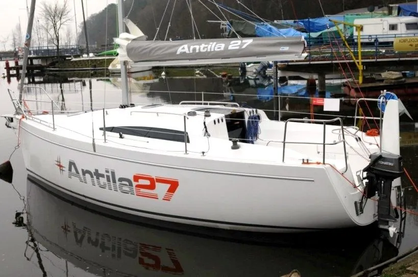 Valkiria Charter Boat