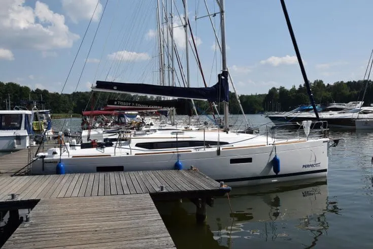 Explore Gizycko on a 9.99m Rental Sailing Yacht Antila 33