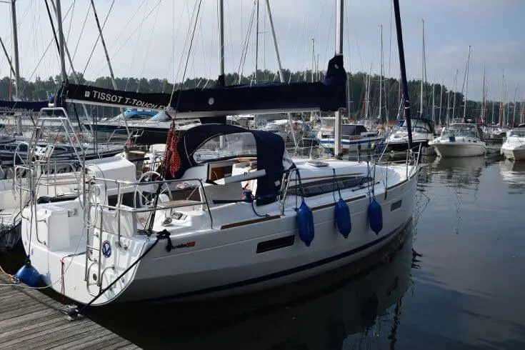Explore Gizycko on a 9.99m Rental Sailing Yacht Antila 33