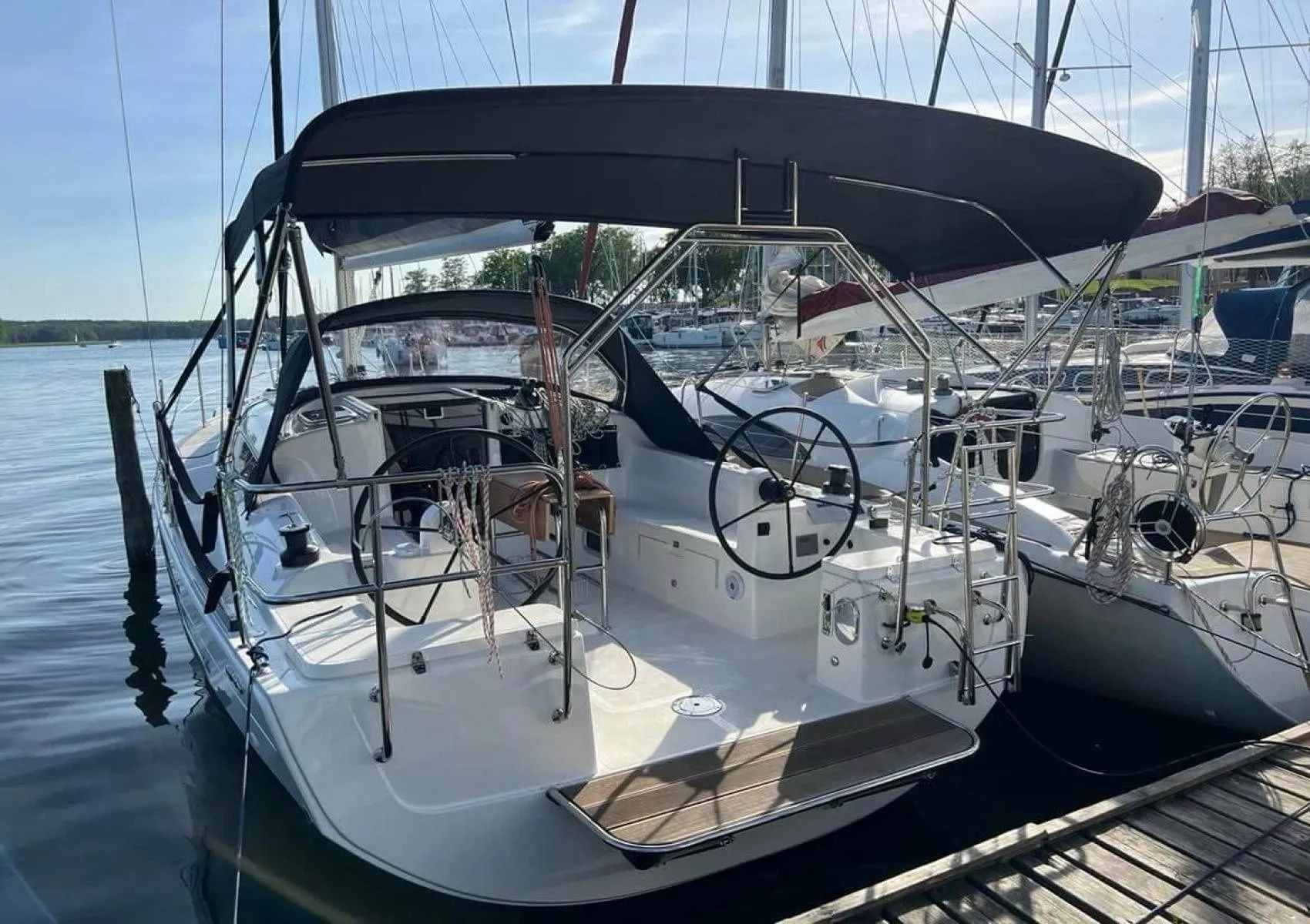 Explore Gizycko on a 9.99m Antila 33 Sailing Yacht Rental