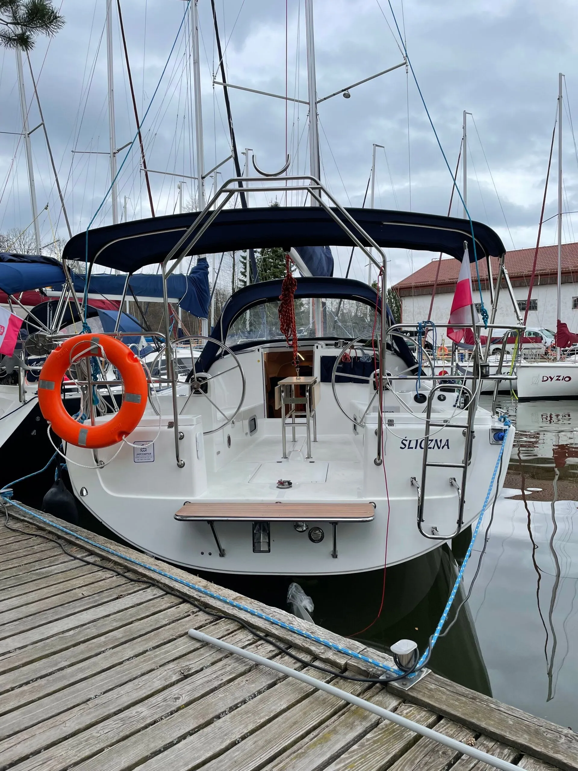 9.99m Rydzewo Sailing Yacht Antila 33 Hire