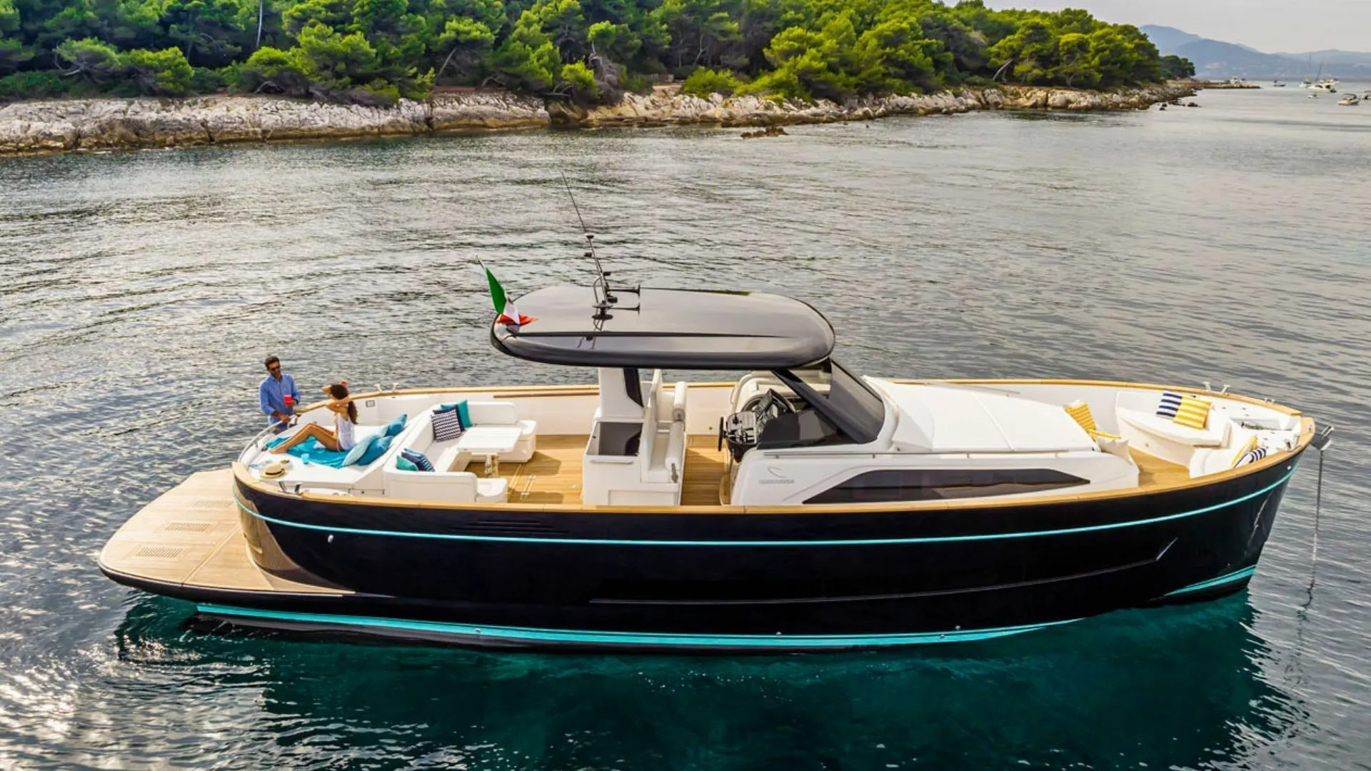 Charter a 14.7m Motor Yacht in Golfe-Juan