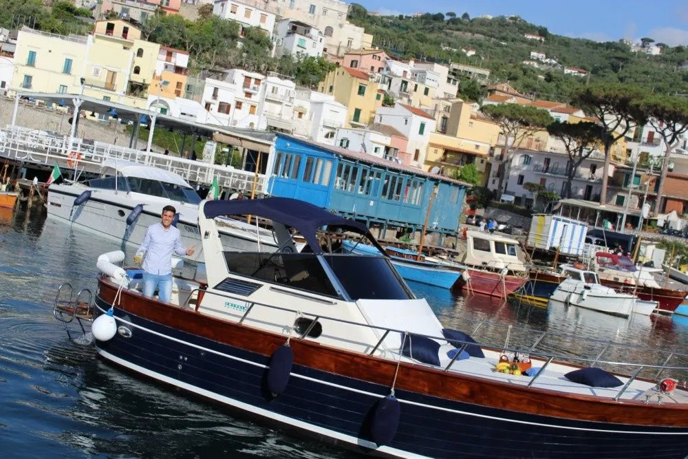 10m Sorrento 2 Cabin Motor Yacht Hire