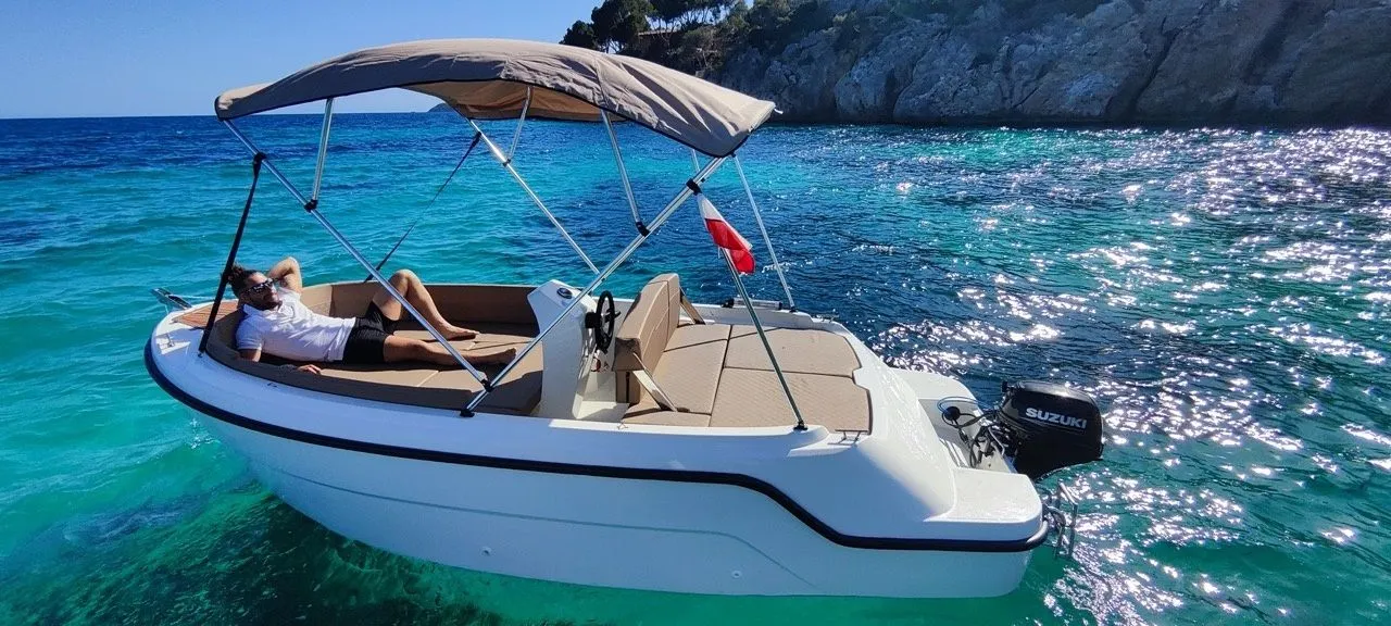 Explore Palma de Mallorca on a 4.95m Rental Boat