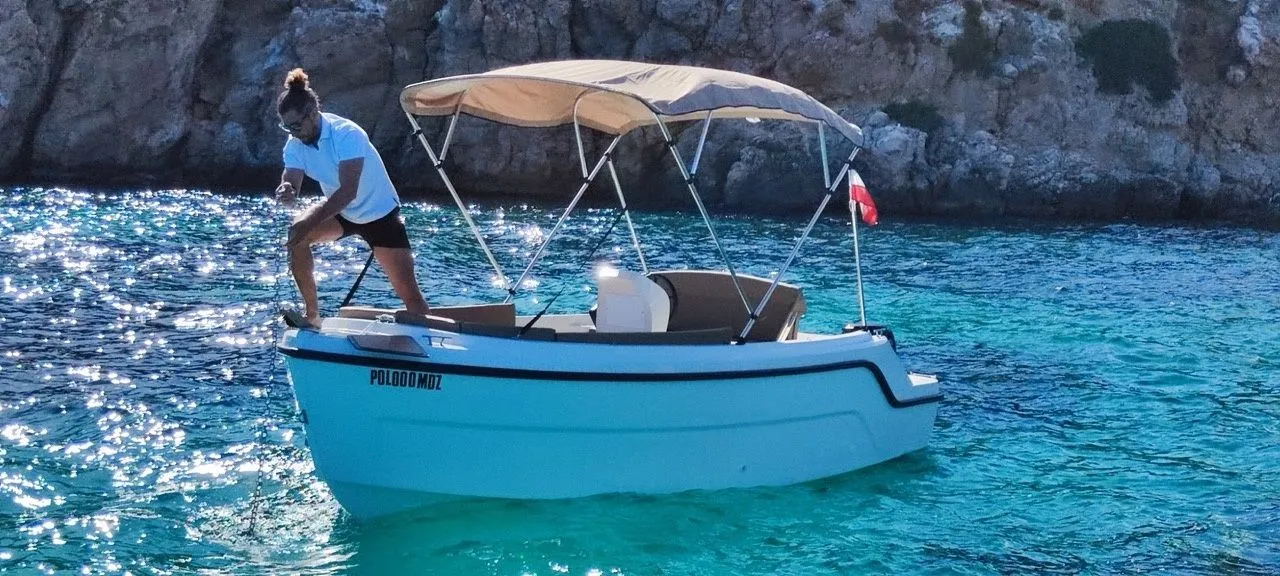 Explore Palma de Mallorca on a 4.95m Rental Boat