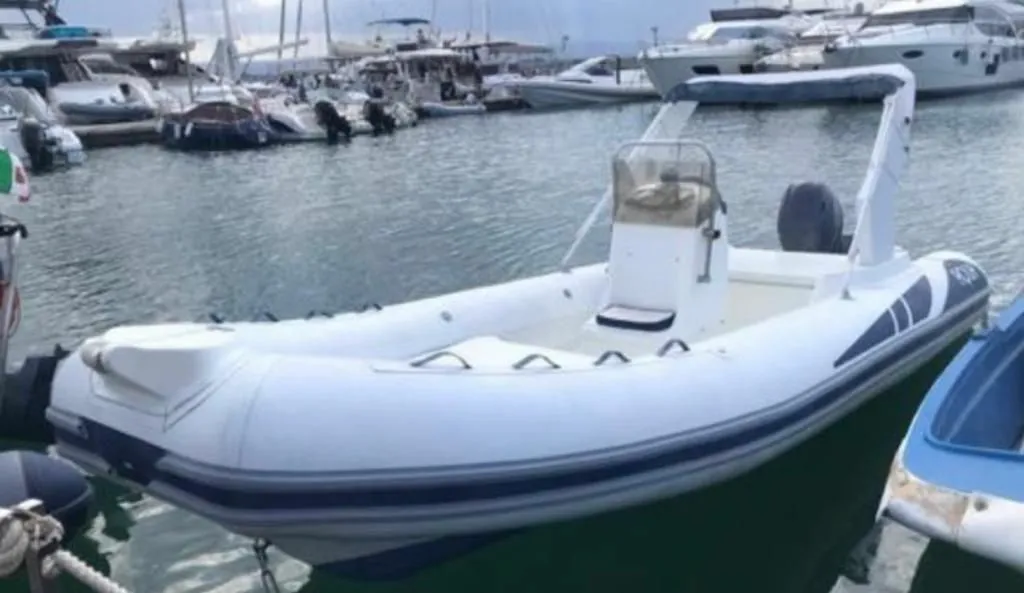 Rent a 5.95m Aqua Intrepid Motor Boat in Siracusa