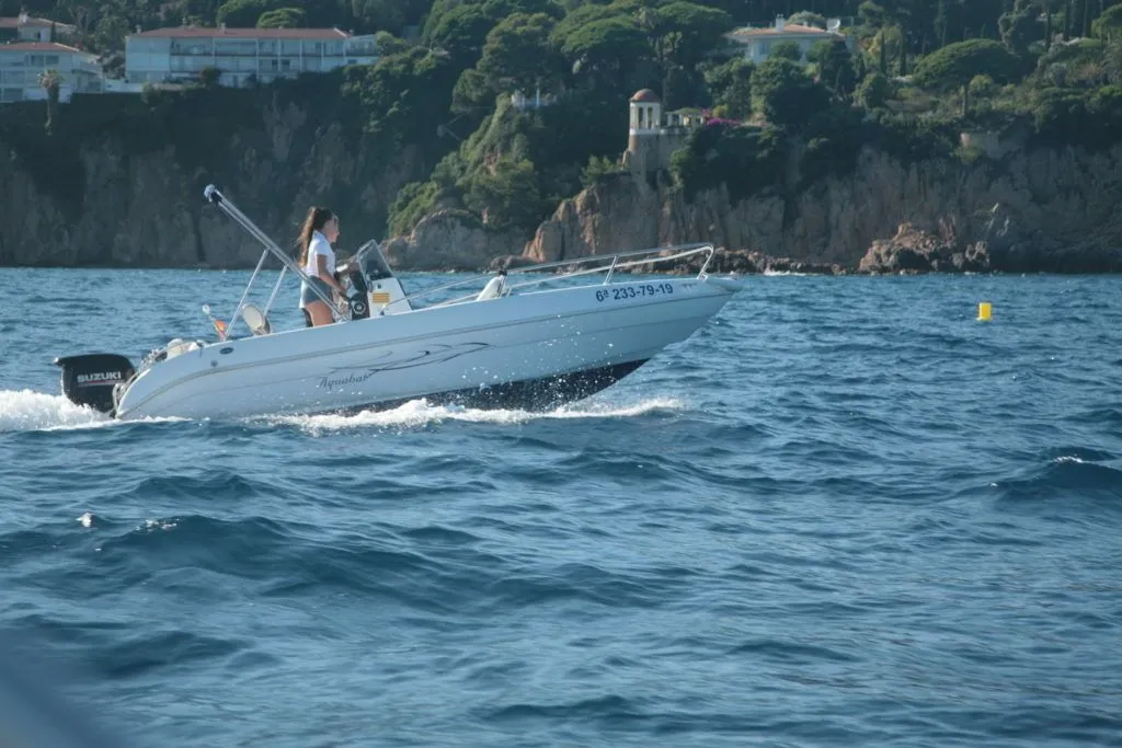 Rent a 5.55m Aquabat Sport Line 19 in Blanes