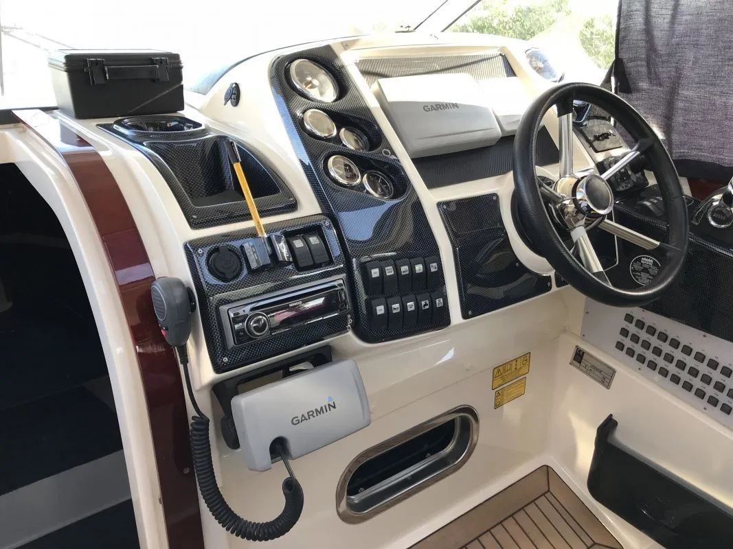 8.88m Dubrovnik Aquador 28HT Motor Yacht Hire