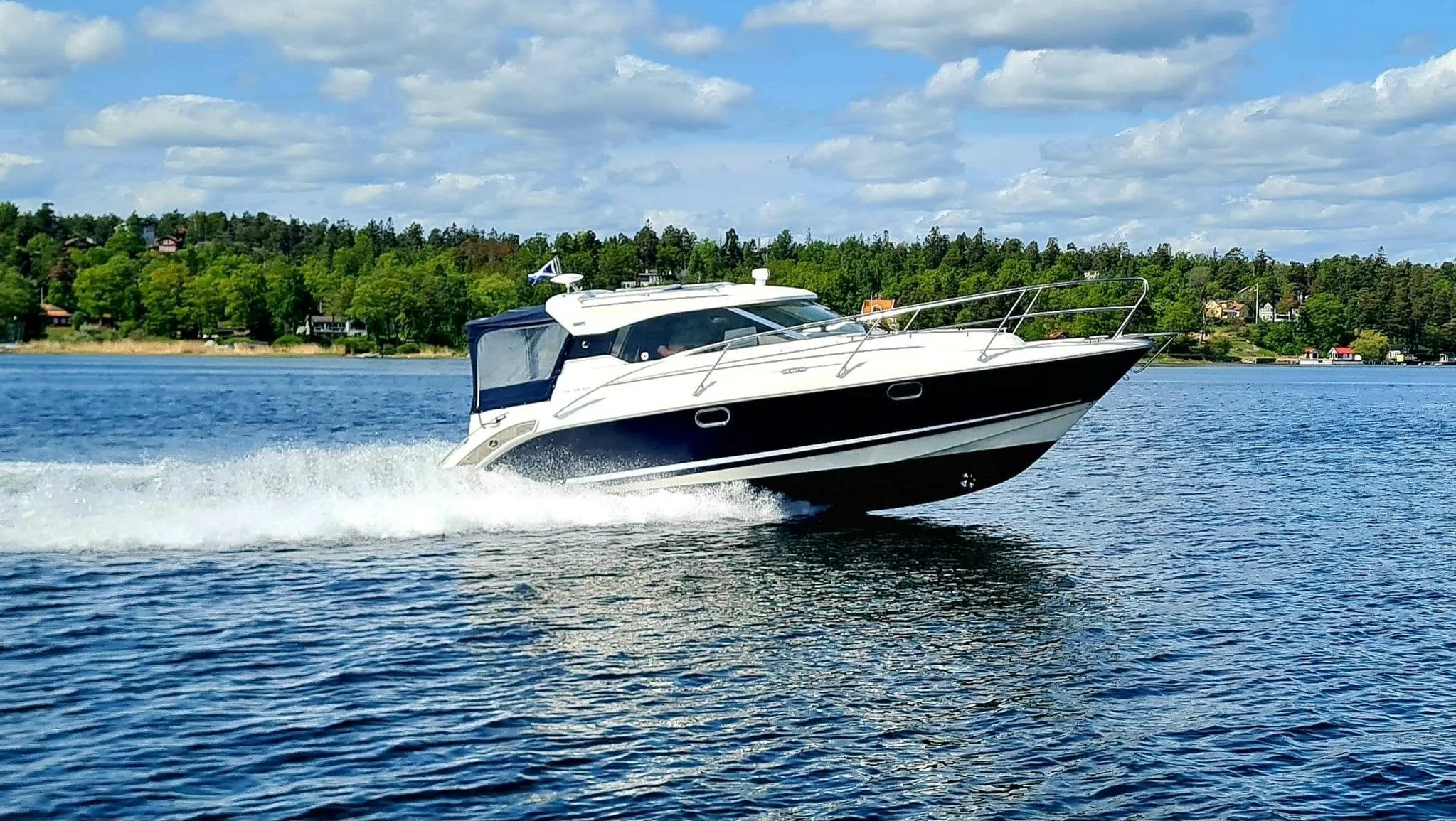 Rent a 8.5m Aquador 28HT Motor Yacht in Stockholm