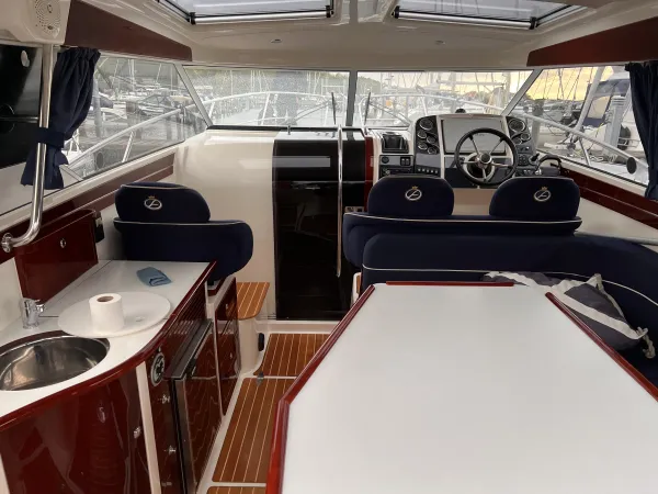 Ett Charter Boat
