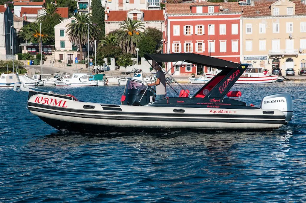 Charter a 7.5m Motor Boat Aquamax 23 in Mali Losinj