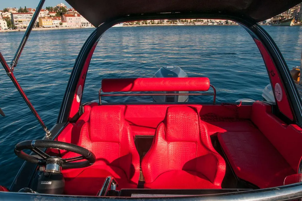 Charter a 7.5m Motor Boat Aquamax 23 in Mali Losinj