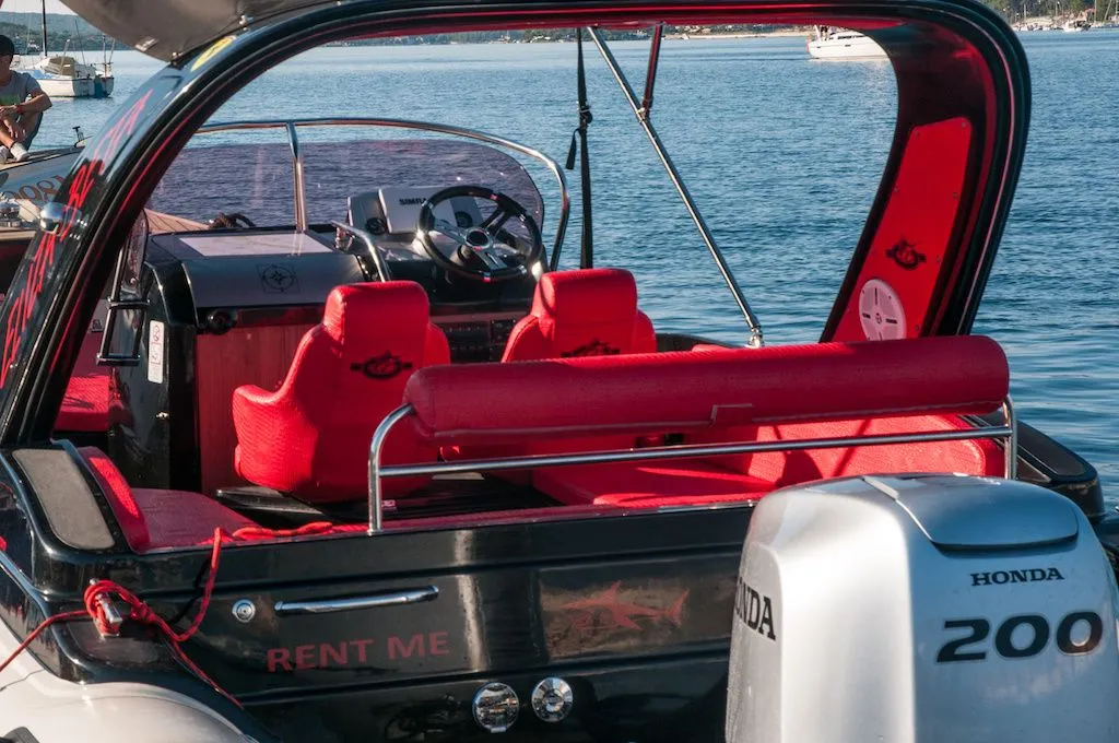 Charter a 7.5m Motor Boat Aquamax 23 in Mali Losinj