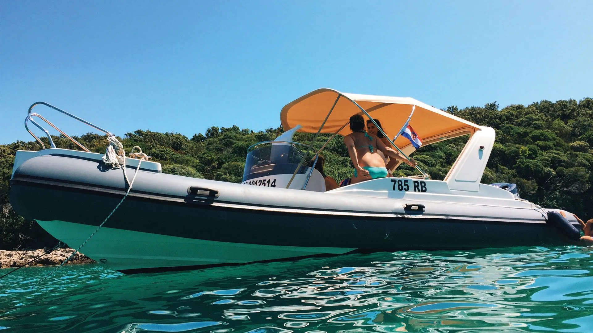 Rent a 7.2m Aquamax B23F in Rab