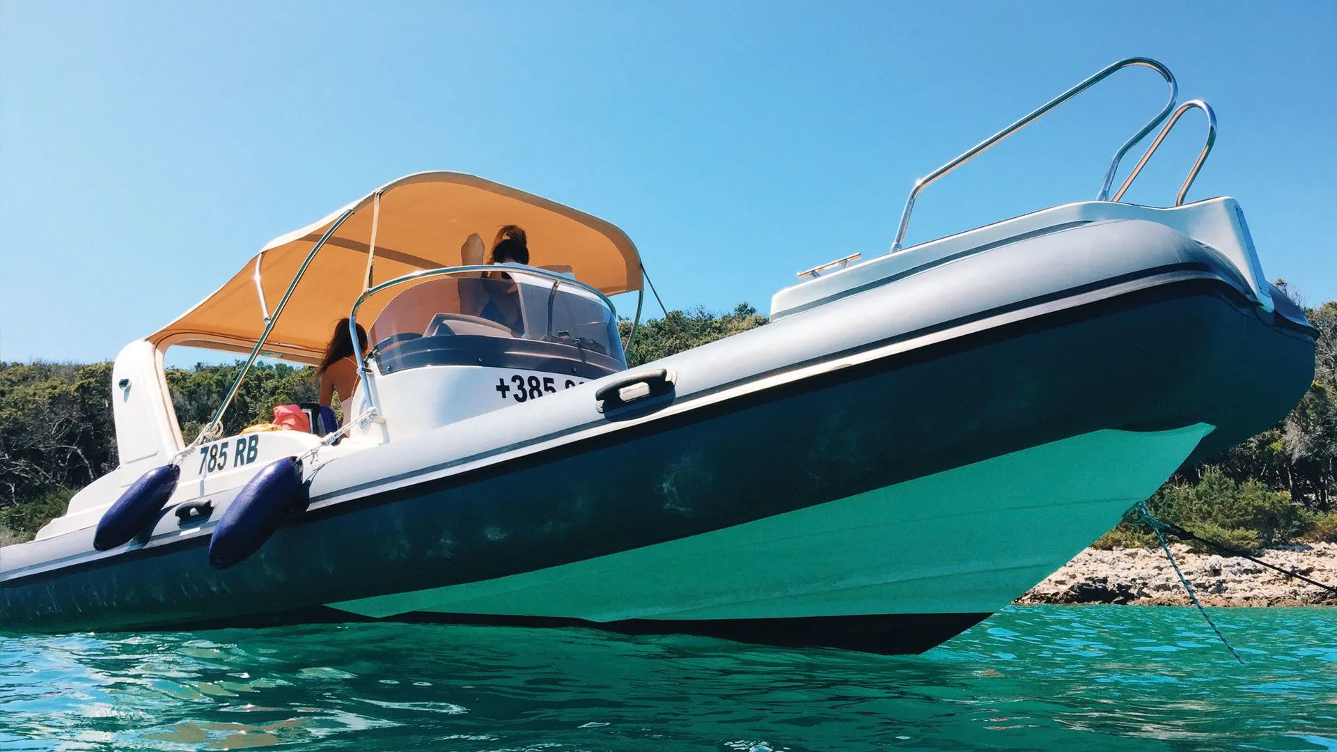 Rent a 7.2m Aquamax B23F in Rab