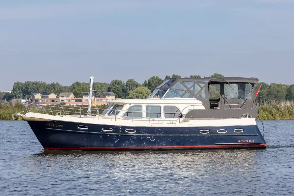 Explore Sneek on a 12.65m Rental Motor Yacht