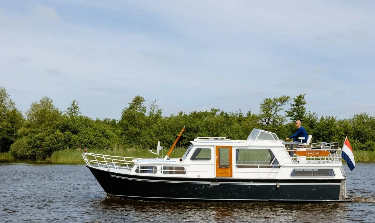 Charter a 9.85m Aquanaut Safari 985 Motor Yacht in Warten