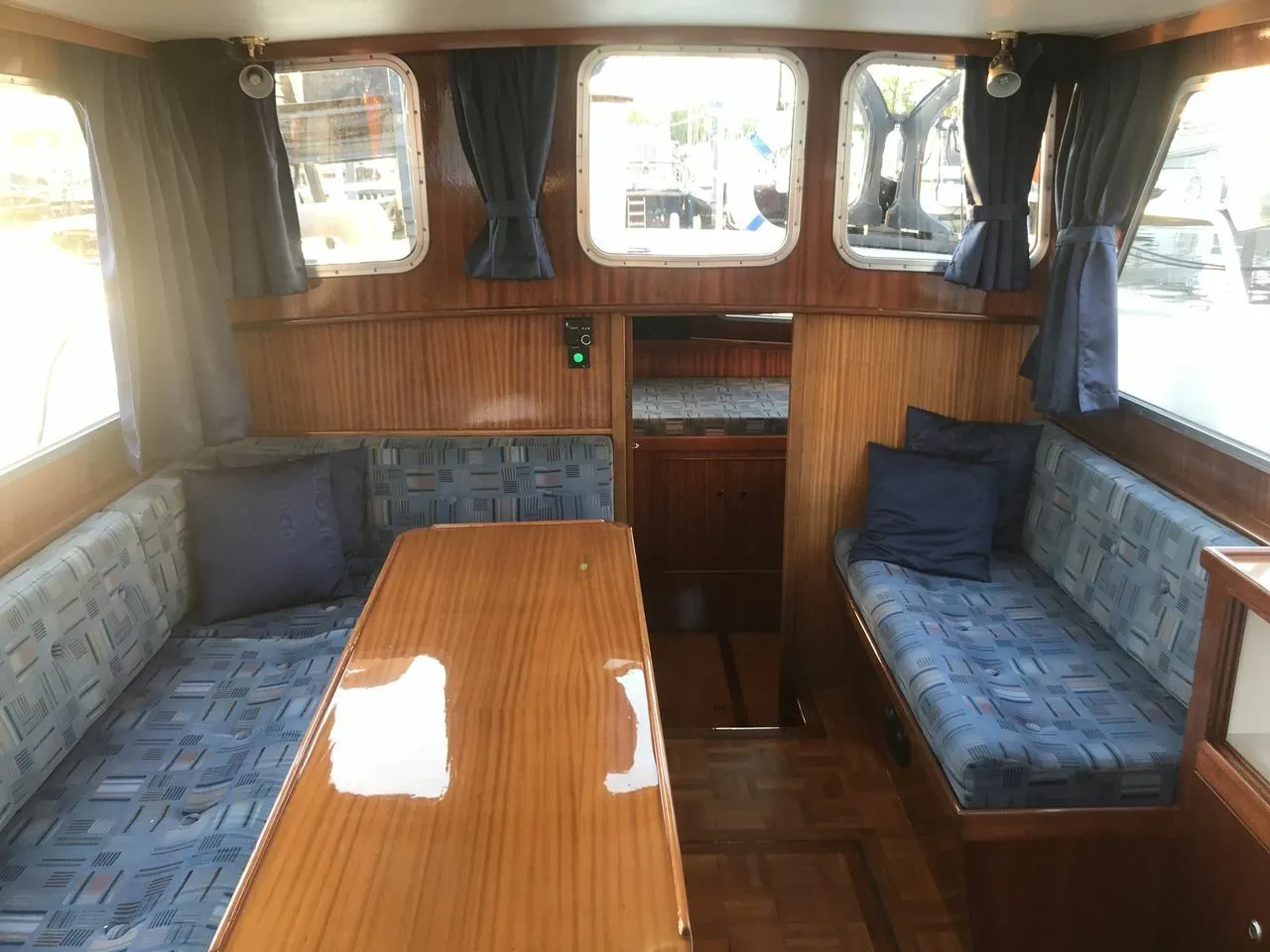 Charter a 9.85m Aquanaut Safari 985 Motor Yacht in Warten