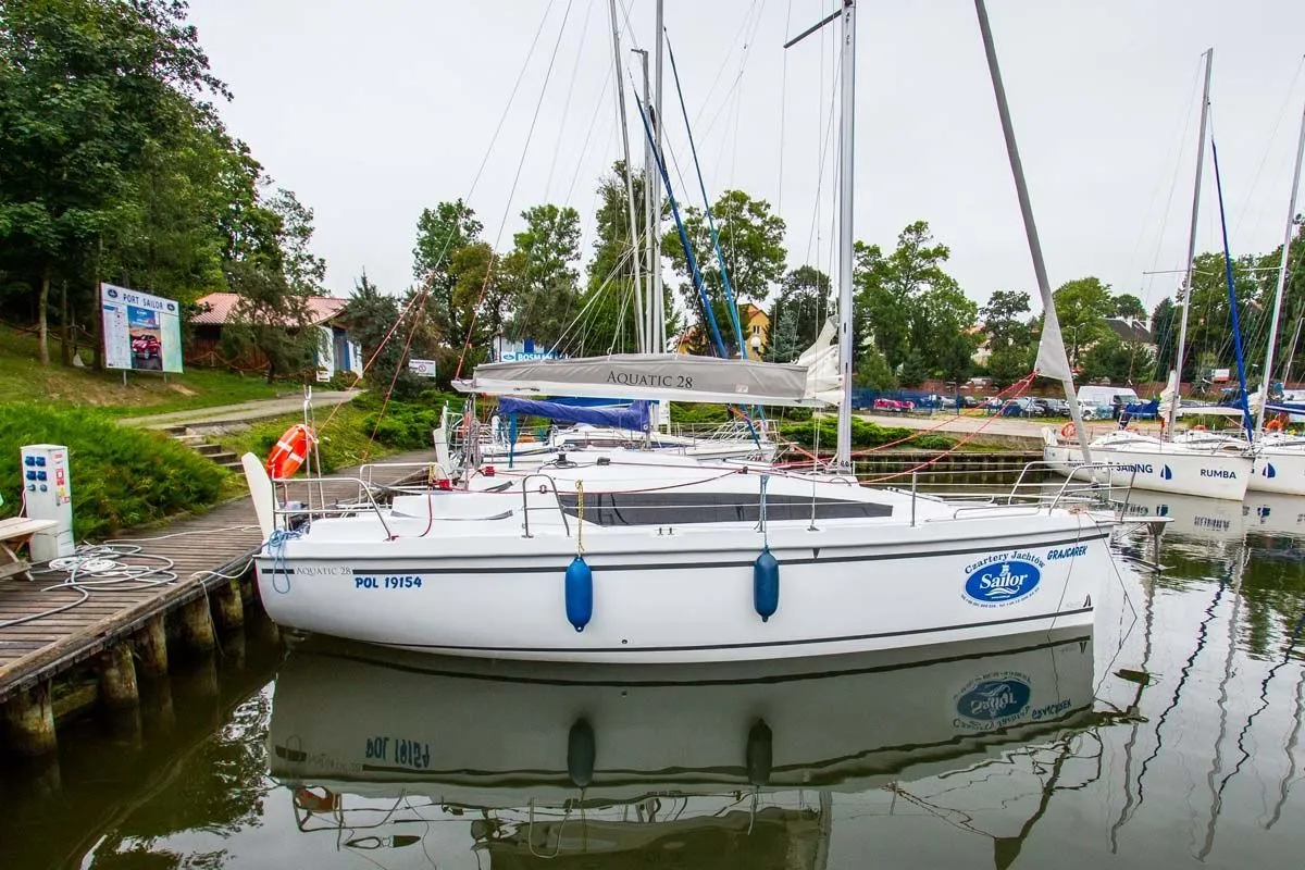 Charter a 8.5m Aquatic 28 in Piekna Gora