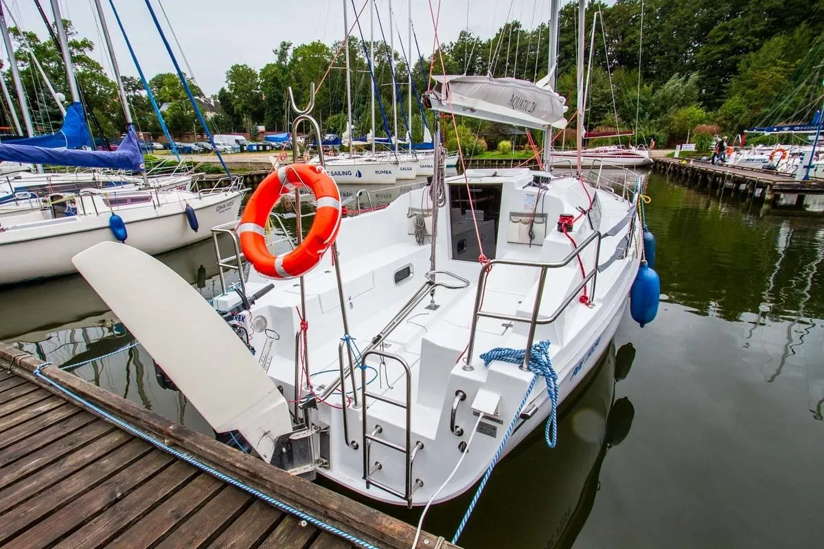Charter a 8.5m Aquatic 28 in Piekna Gora