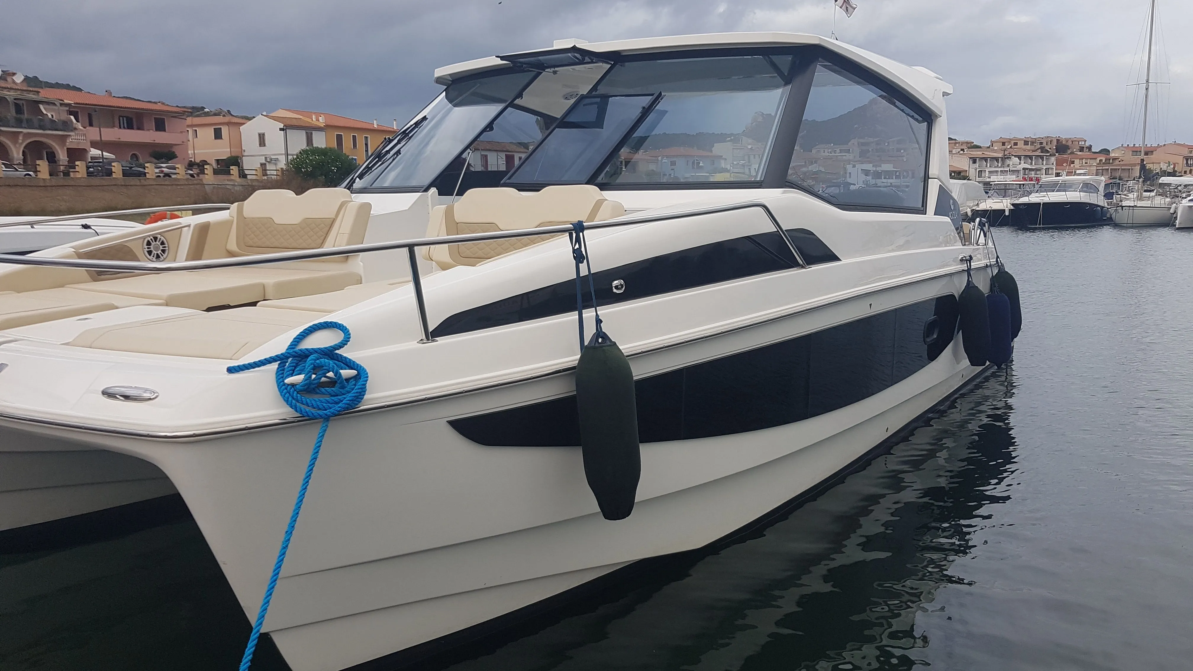 11m Cannigione Aquila 36 Hire