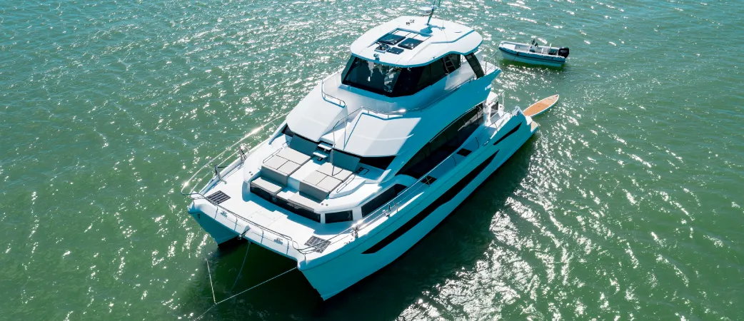 Rent a 16.5m Power Catamaran in Athens