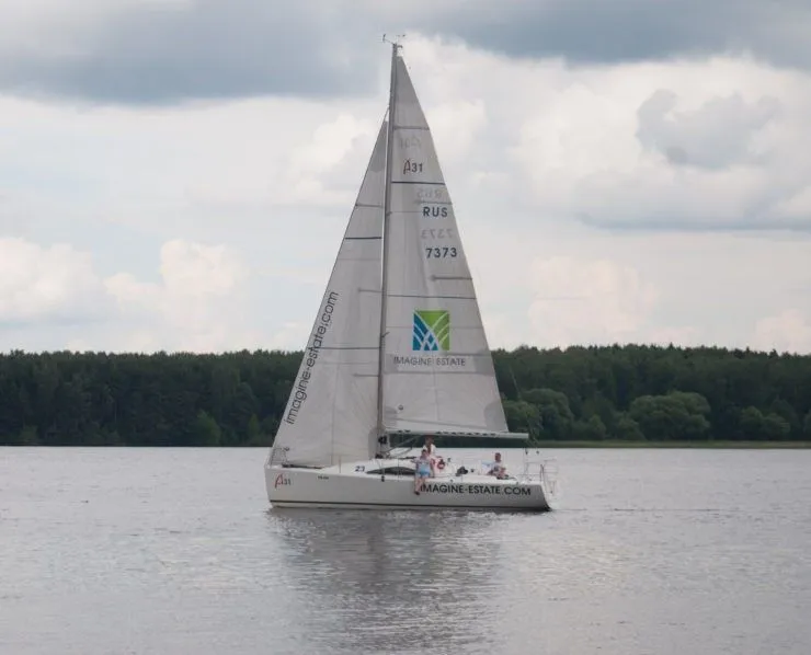 Charter a 9.55m Archambault 31 in Moscow