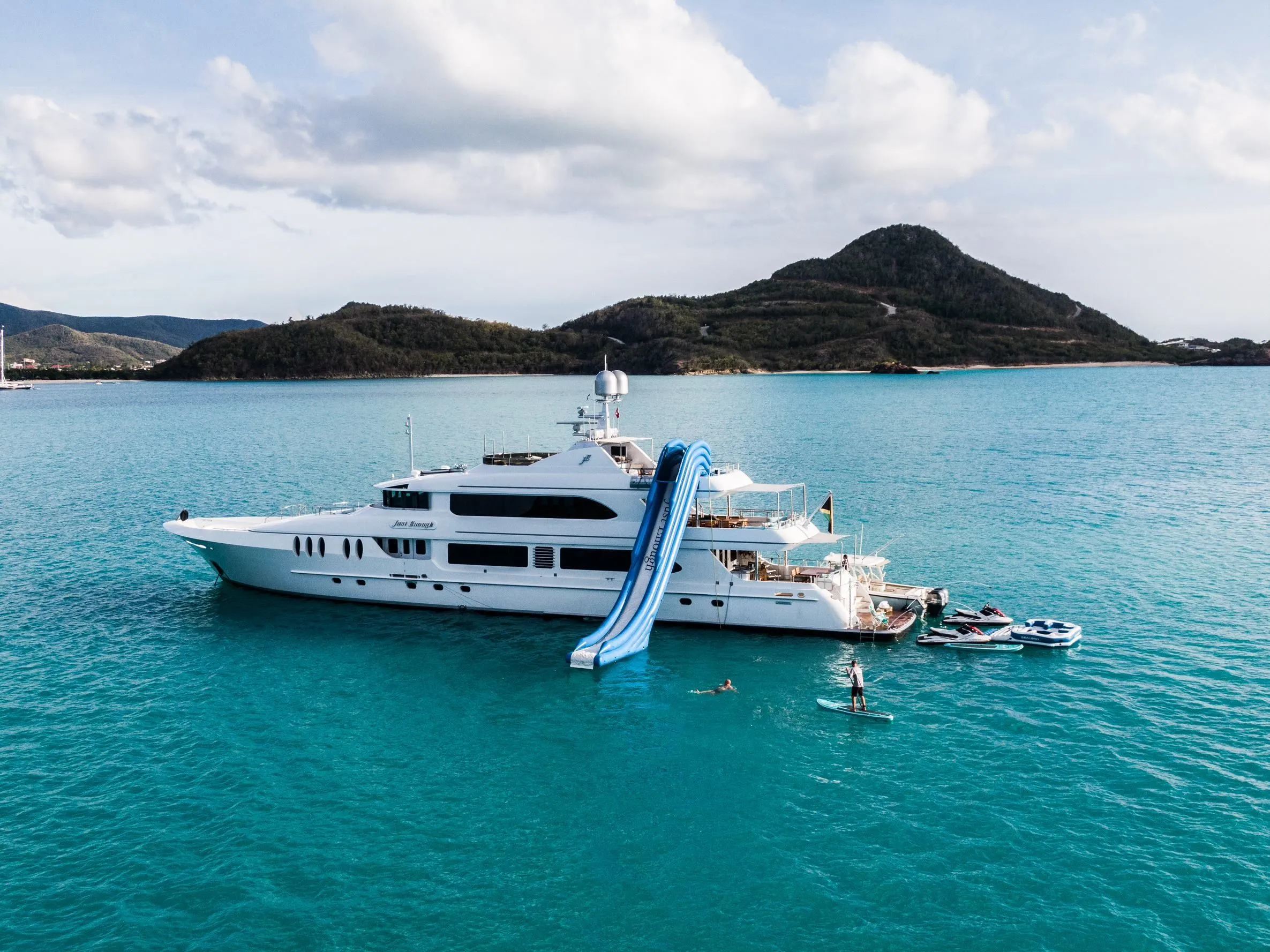Explore Saint Thomas on a 43m Ares Marine 43 Motor Yacht Rental