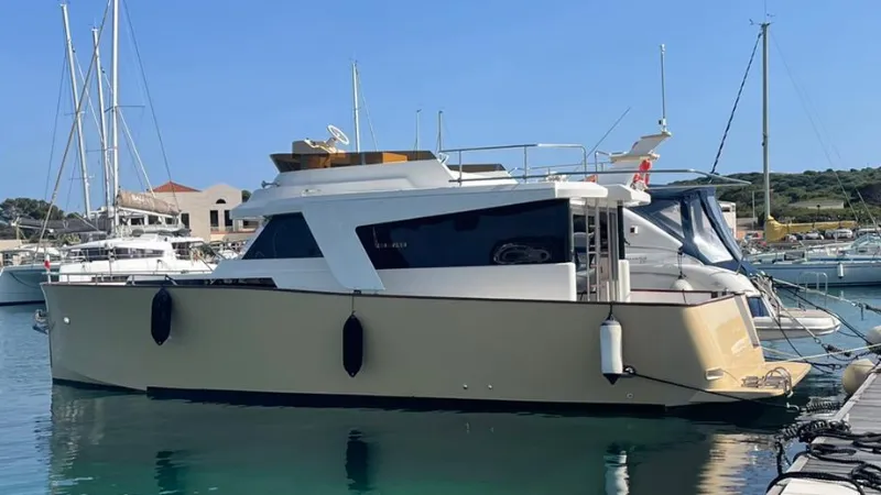 Garuda Charter Boat