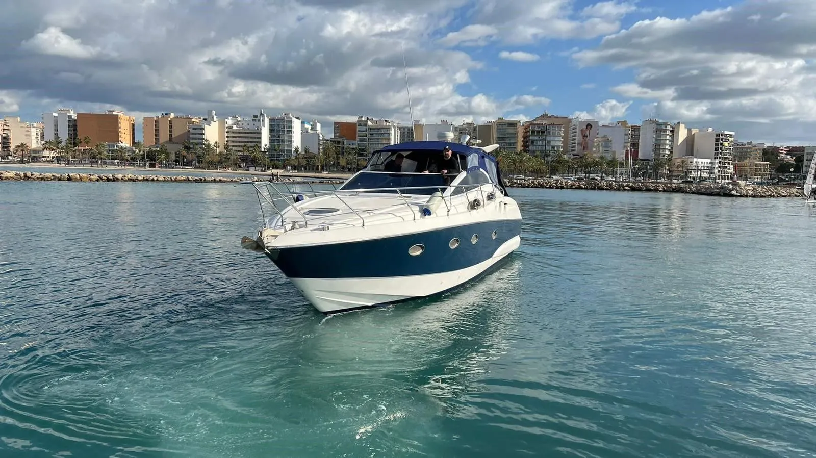 Gina Kiralık Teknesi