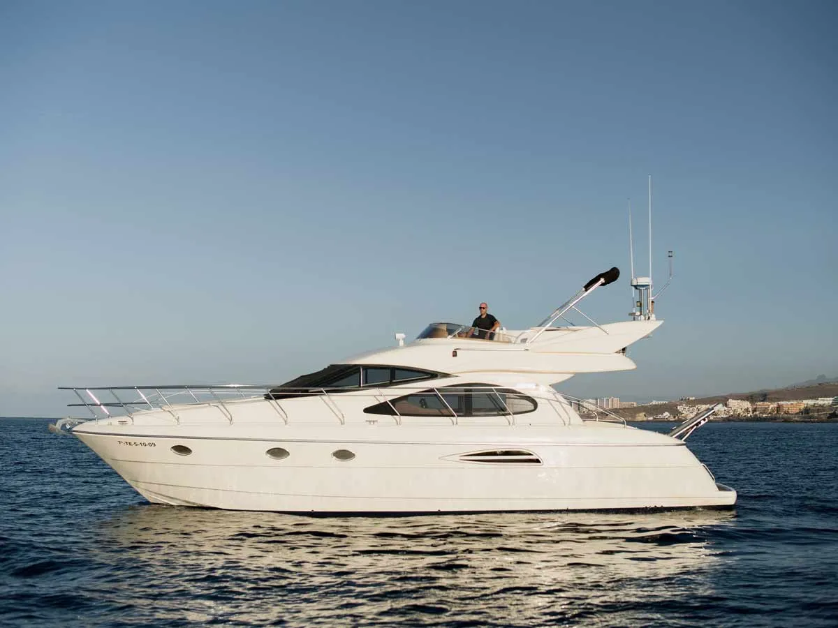 Rent a 14.5m Motor Yacht in Playa de las Americas