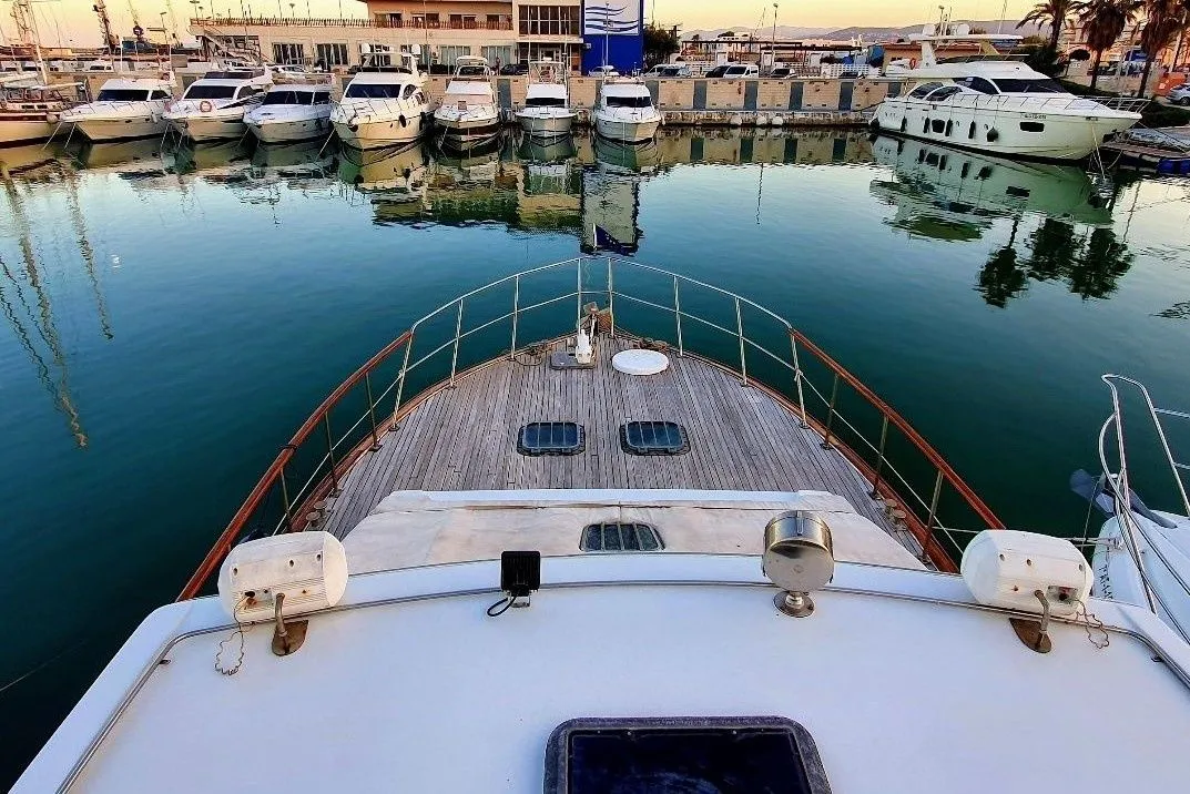 16m Gandia Astondoa 52 Hire