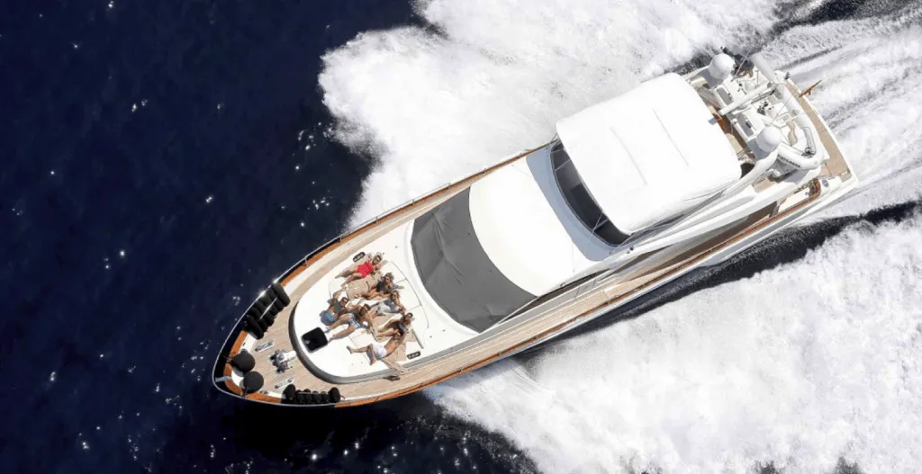 Charter a 24m Astondoa 72 in Santa Pola
