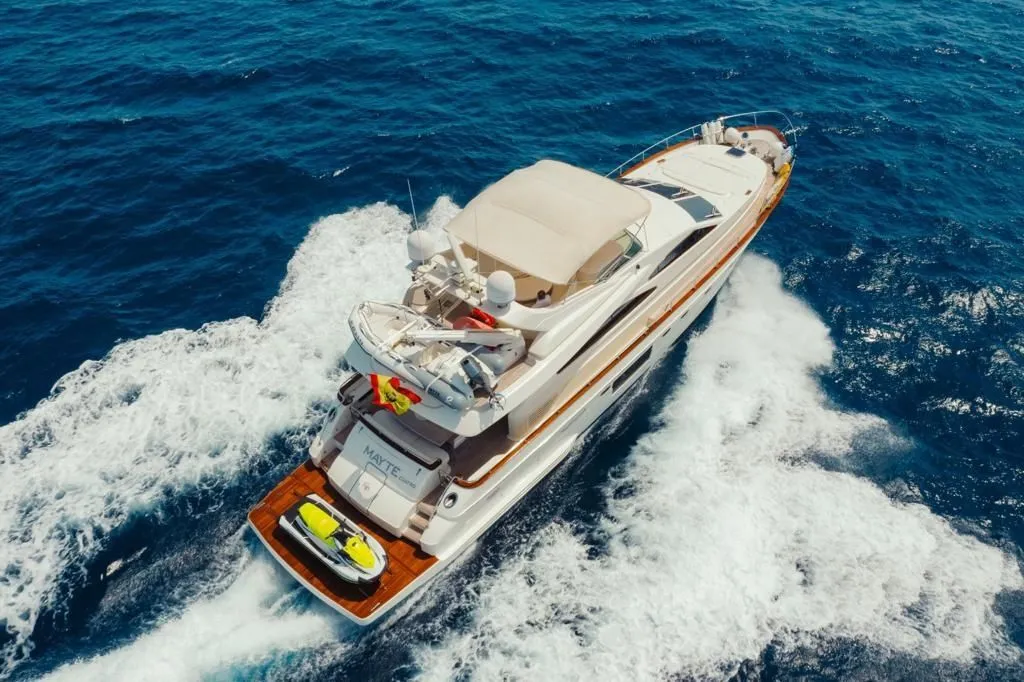Charter a 24m Astondoa 72 in Santa Pola