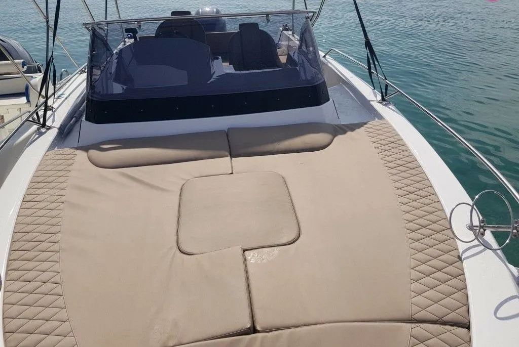 Sun Cruiser Charter Boat