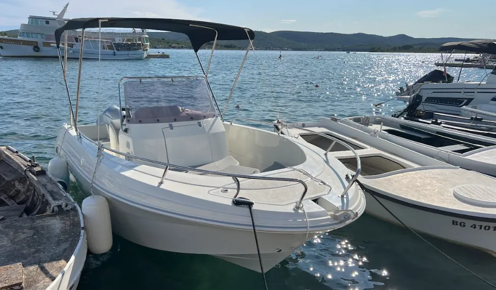 Charter a 5.5m Motor Boat in Biograd na Moru